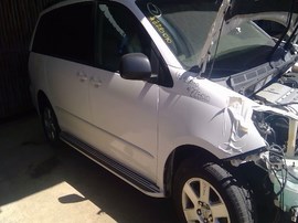 2005 TOYOTA SIENNA, WHITE, LE, 3.3L, AT. FWD,  Z25010